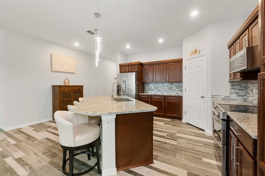 For Sale: $509,000 (4 beds, 2 baths, 1881 Square Feet)