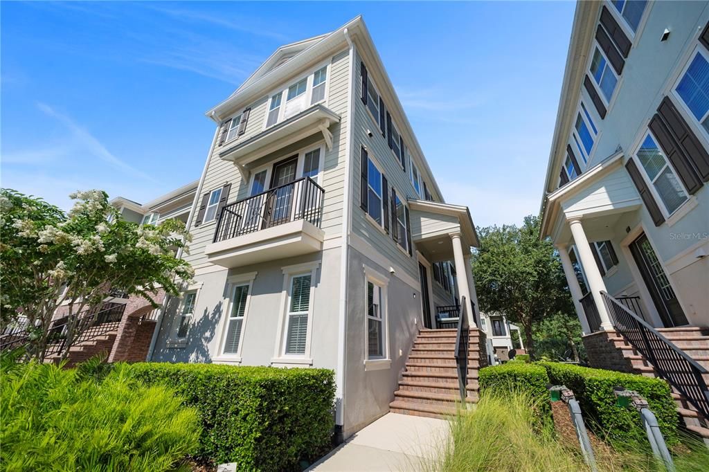 Welcome home  to the Hamptons in Oviedo. This end unit is light and bright and steps from Oviedo on the Park with dining and entertainment