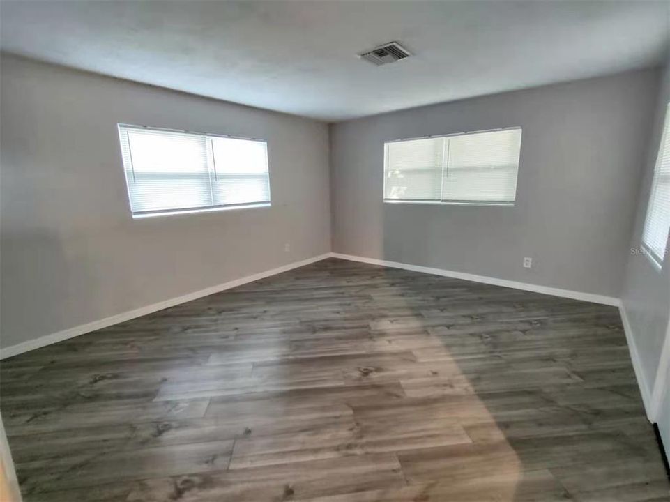 For Sale: $260,000 (3 beds, 1 baths, 861 Square Feet)