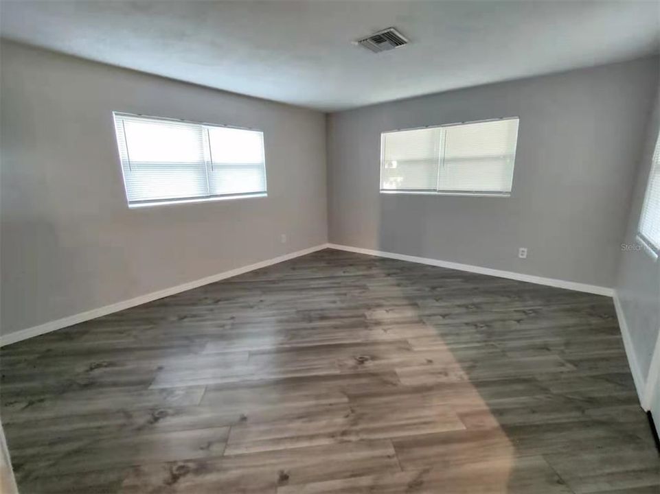 For Sale: $260,000 (3 beds, 1 baths, 861 Square Feet)