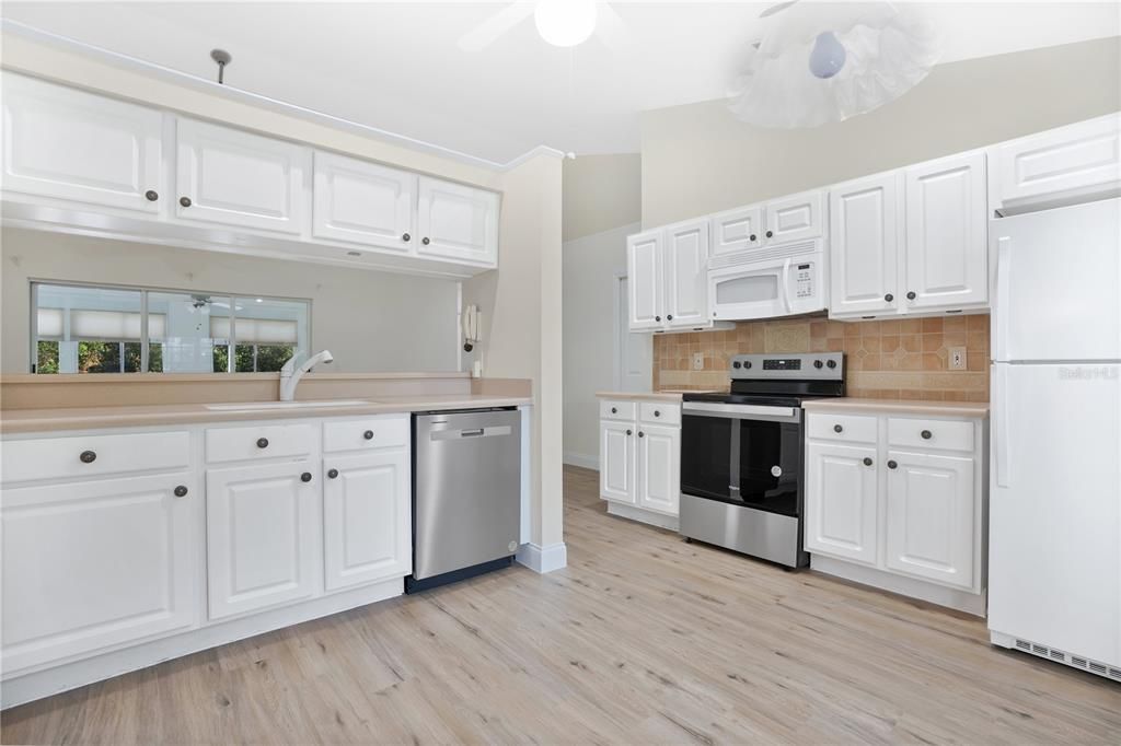 For Sale: $387,500 (3 beds, 2 baths, 1734 Square Feet)