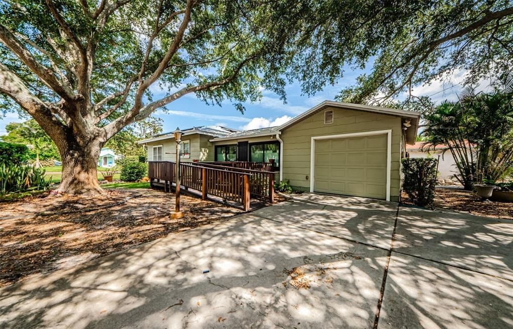 Active With Contract: $439,900 (2 beds, 2 baths, 1128 Square Feet)