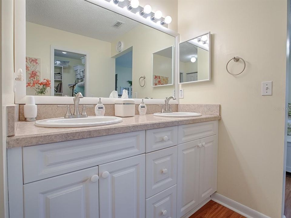 DUAL SINKS, PLENTY OF STORAGE SPACE AND ATTRACTIVE LIGHTING IN THE MASTER BATH