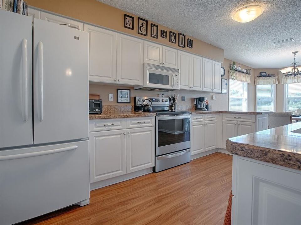 MORE GORGEOUS FLOORING IN THE KITCHEN!