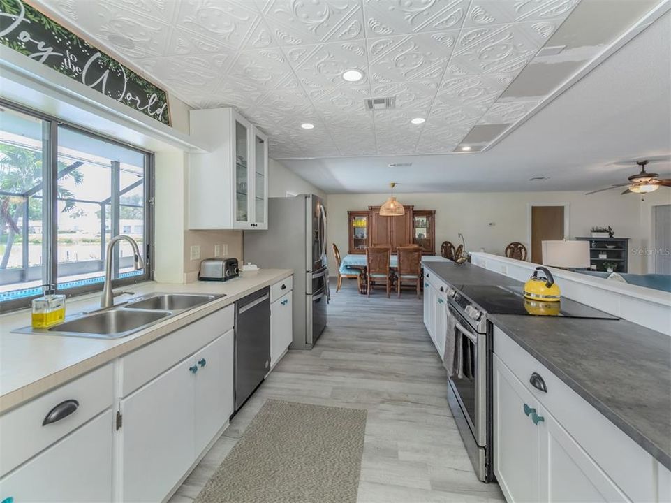 For Sale: $469,900 (3 beds, 2 baths, 2031 Square Feet)