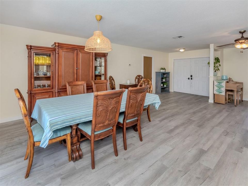 For Sale: $469,900 (3 beds, 2 baths, 2031 Square Feet)