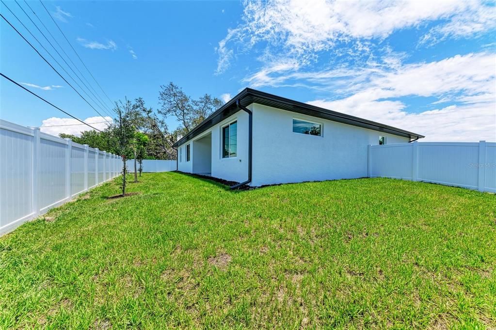 For Sale: $580,000 (3 beds, 2 baths, 1958 Square Feet)