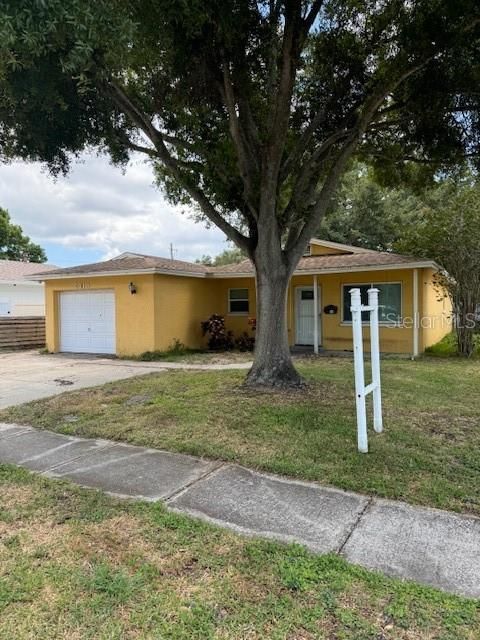 Active With Contract: $309,000 (3 beds, 2 baths, 1307 Square Feet)