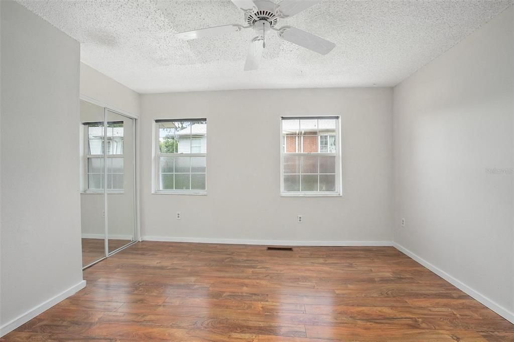 For Sale: $159,900 (2 beds, 1 baths, 1056 Square Feet)