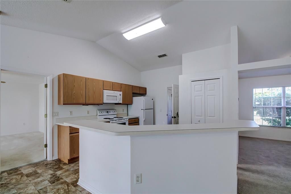 Active With Contract: $299,900 (3 beds, 2 baths, 1608 Square Feet)