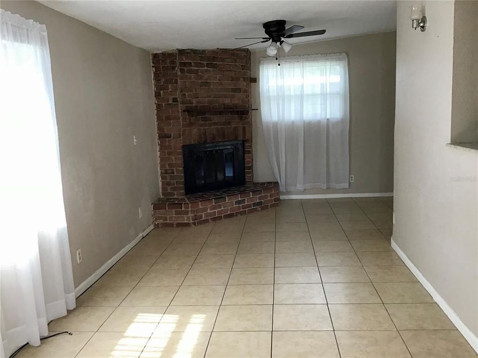 For Sale: $240,000 (2 beds, 1 baths, 1117 Square Feet)