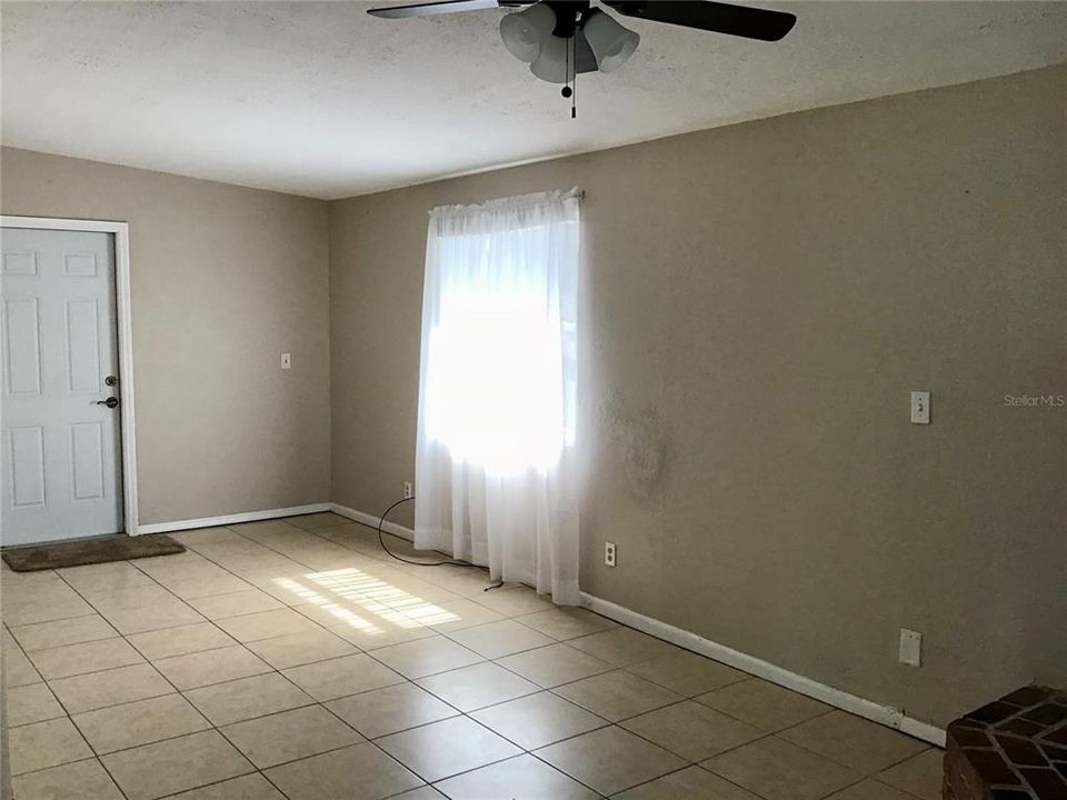 For Sale: $240,000 (2 beds, 1 baths, 1117 Square Feet)