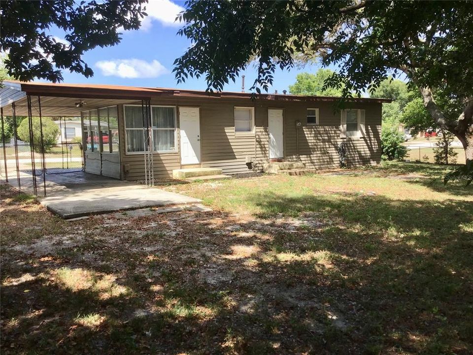 For Sale: $220,000 (2 beds, 1 baths, 880 Square Feet)