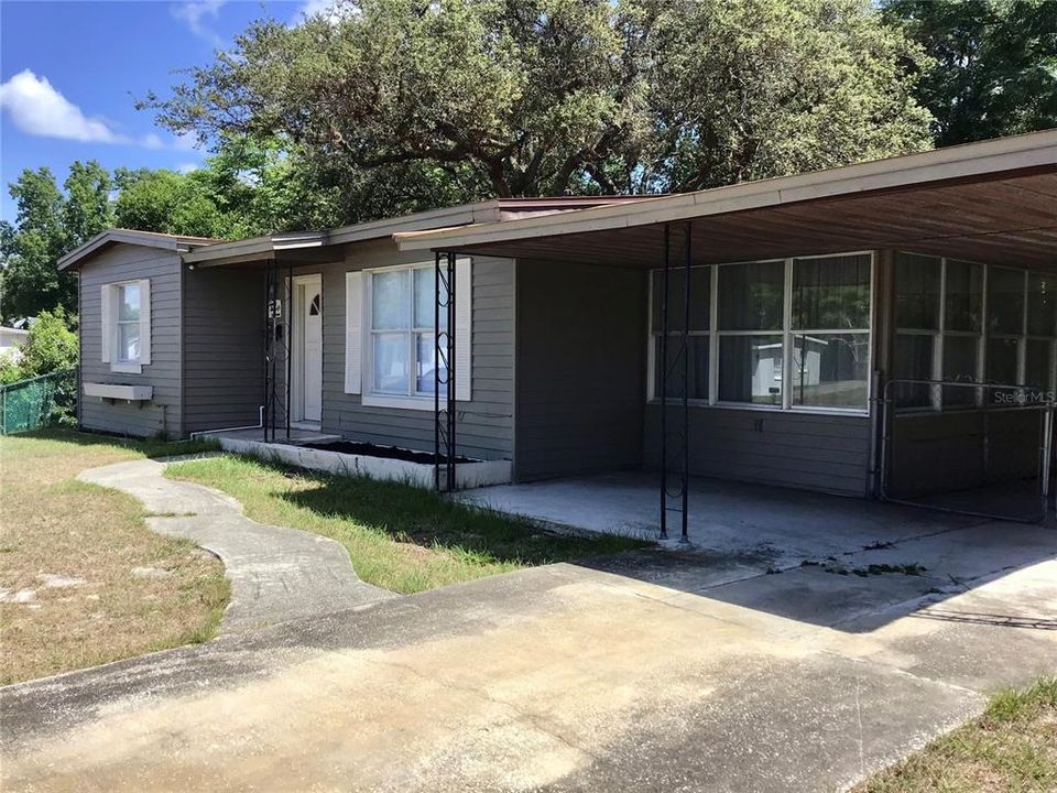 For Sale: $220,000 (2 beds, 1 baths, 880 Square Feet)