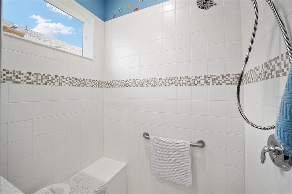 For Sale: $264,900 (2 beds, 2 baths, 1227 Square Feet)