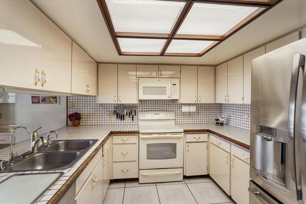 Kitchen with Reverse Osmosis Water System