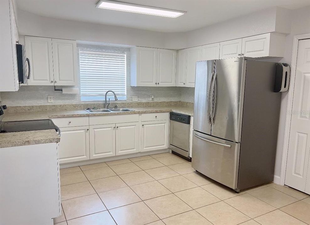 For Rent: $2,550 (4 beds, 2 baths, 1697 Square Feet)