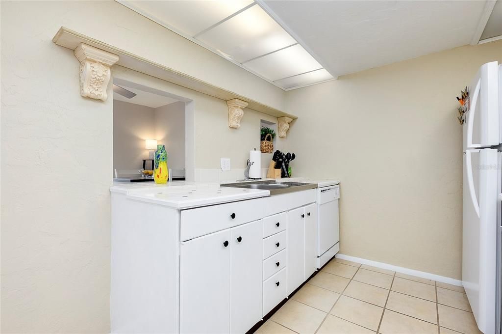 For Sale: $245,000 (2 beds, 2 baths, 1088 Square Feet)