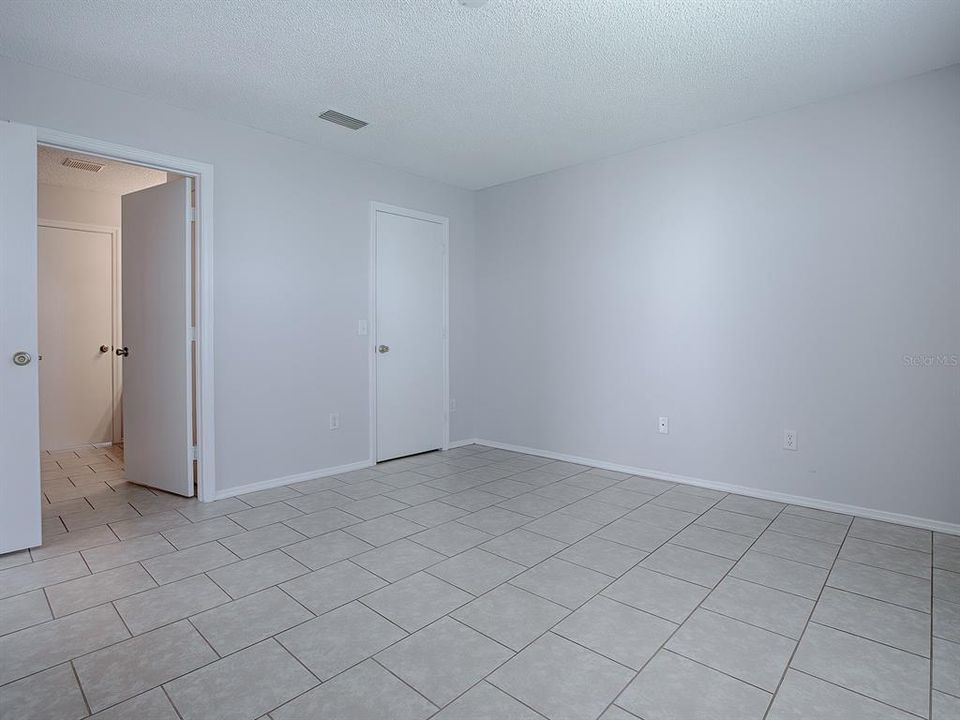 For Sale: $245,000 (1 beds, 1 baths, 875 Square Feet)