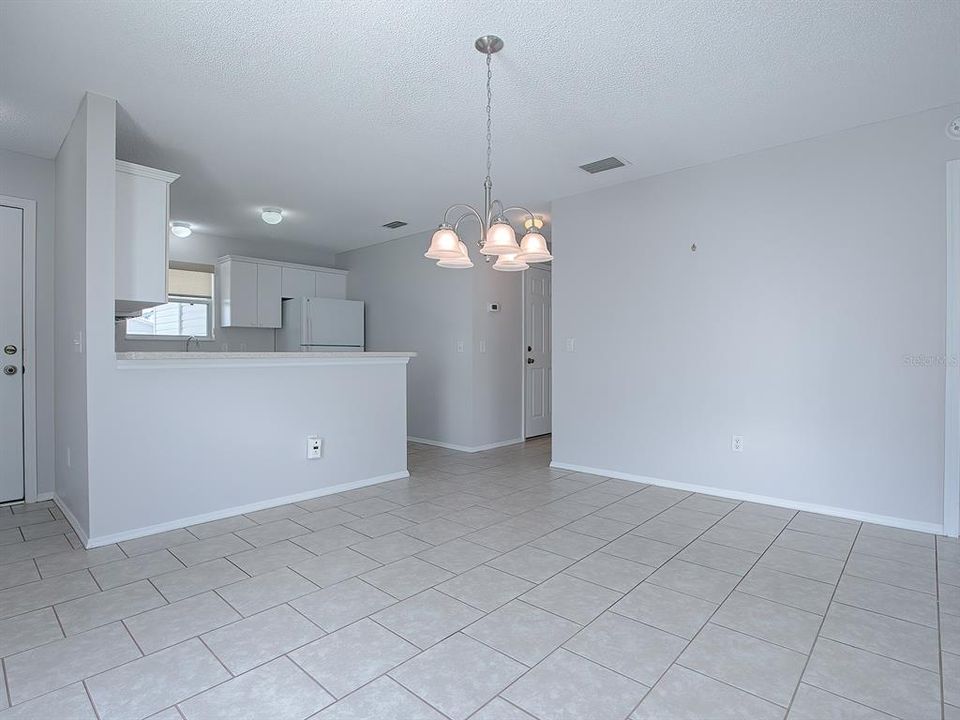 For Sale: $245,000 (1 beds, 1 baths, 875 Square Feet)