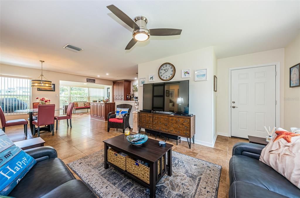 Active With Contract: $319,000 (2 beds, 2 baths, 1200 Square Feet)