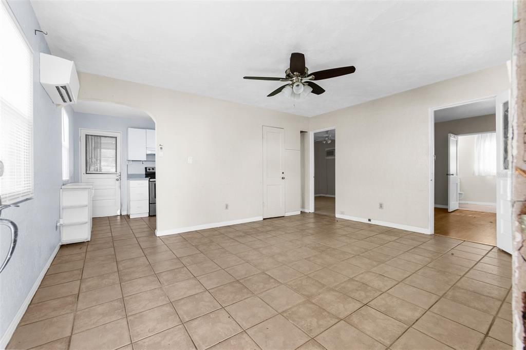 For Sale: $245,000 (3 beds, 3 baths, 1015 Square Feet)