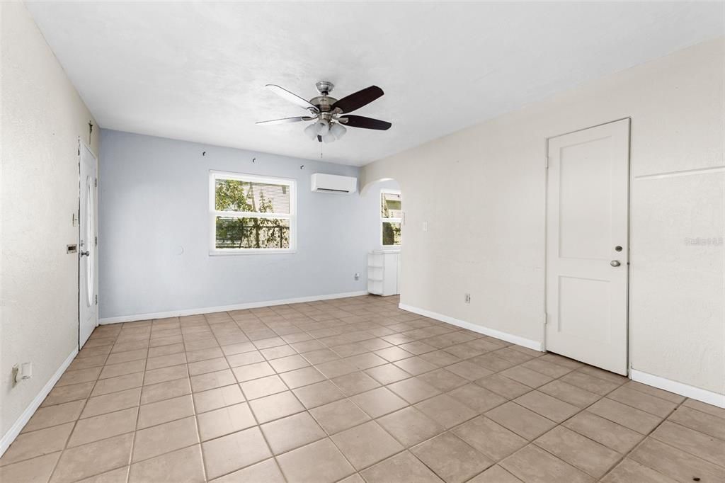 For Sale: $245,000 (3 beds, 3 baths, 1015 Square Feet)