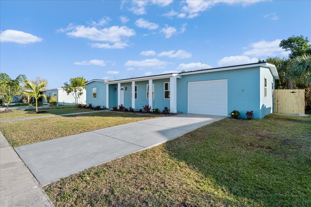 Recently Sold: $235,000 (2 beds, 1 baths, 966 Square Feet)