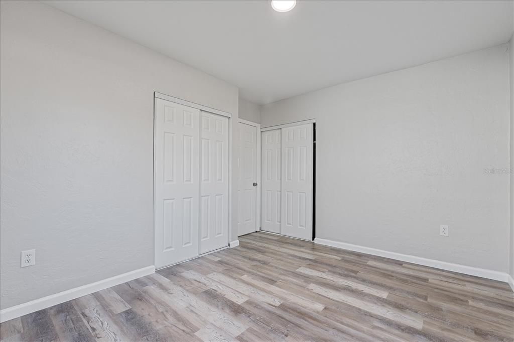 For Sale: $235,000 (2 beds, 1 baths, 966 Square Feet)