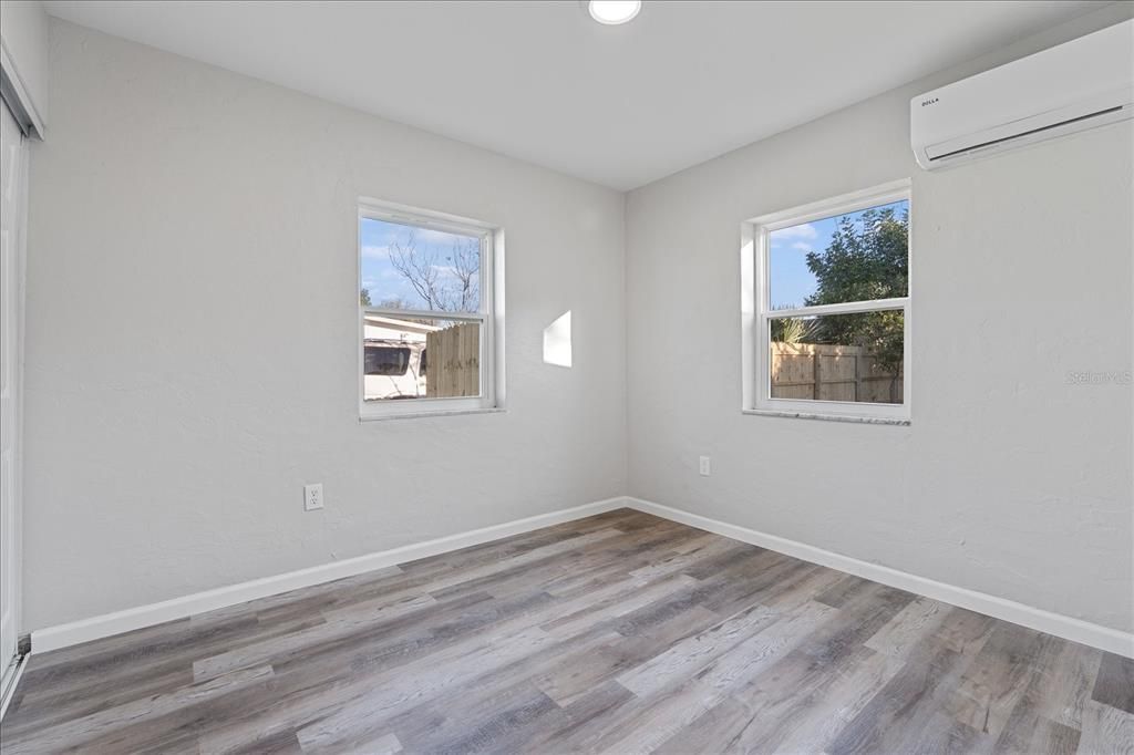 Recently Sold: $235,000 (2 beds, 1 baths, 966 Square Feet)