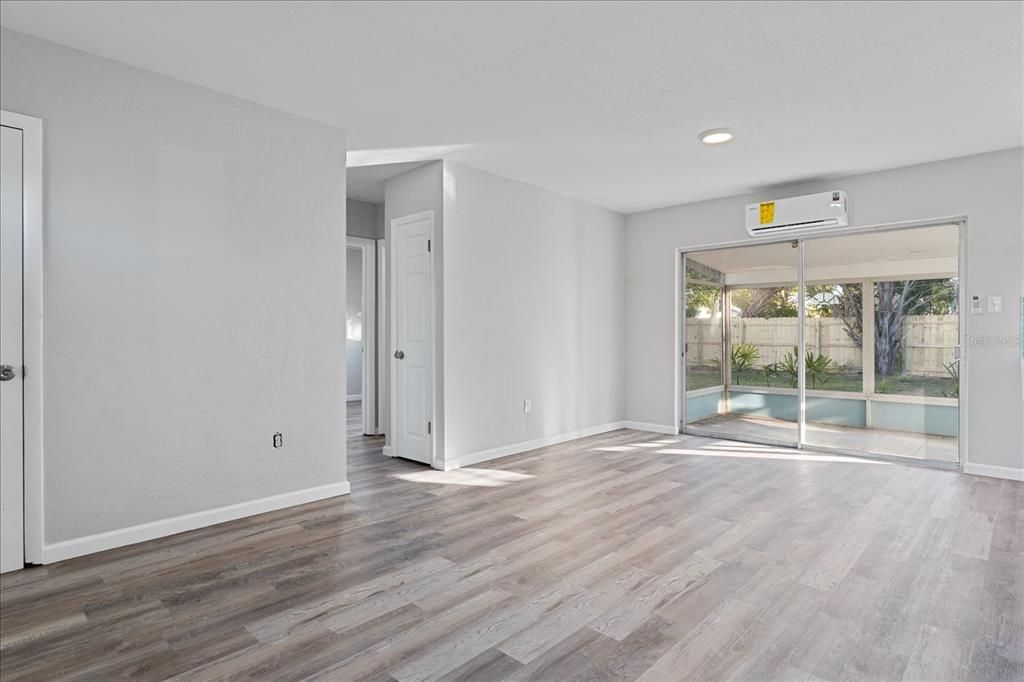 Recently Sold: $235,000 (2 beds, 1 baths, 966 Square Feet)