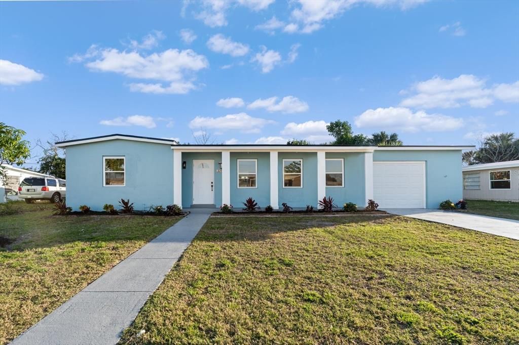 Recently Sold: $235,000 (2 beds, 1 baths, 966 Square Feet)