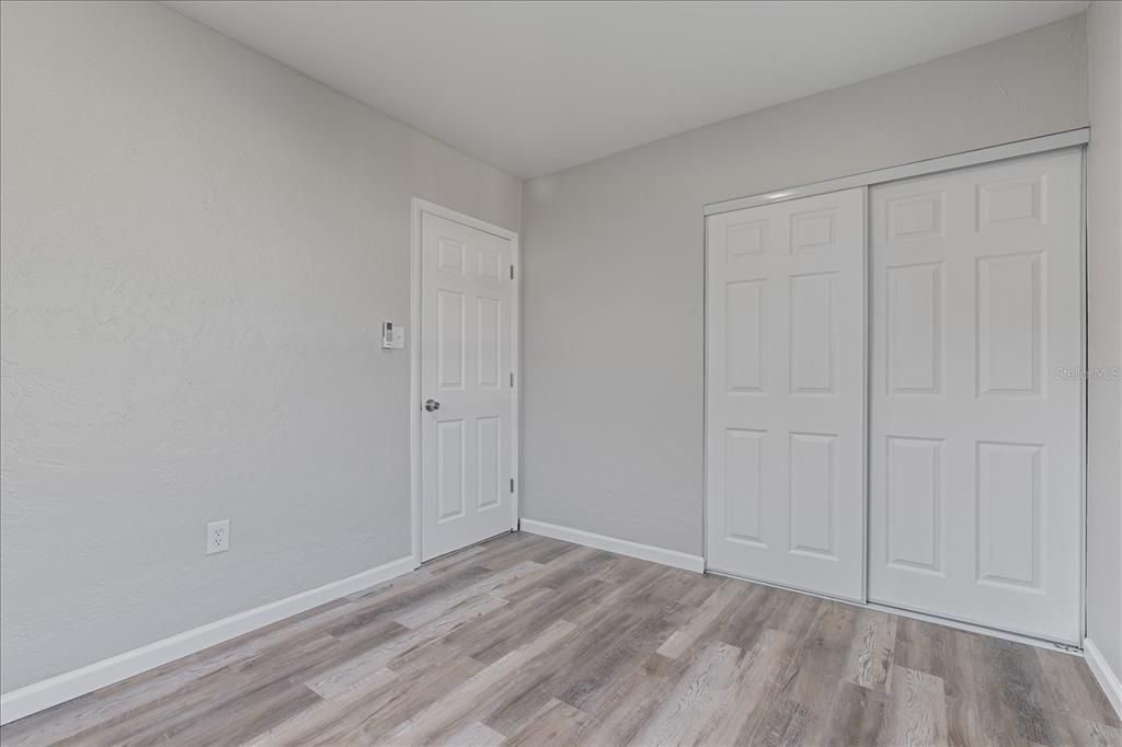For Sale: $235,000 (2 beds, 1 baths, 966 Square Feet)