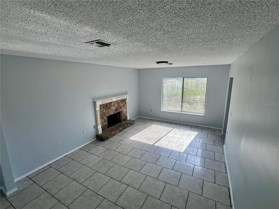 For Sale: $269,000 (3 beds, 2 baths, 1400 Square Feet)