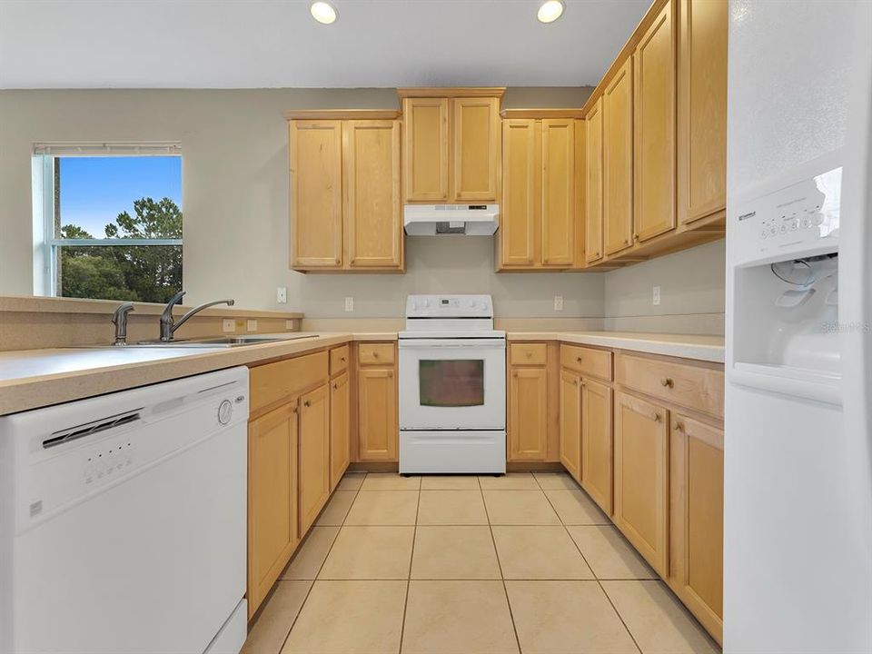 Active With Contract: $2,695 (4 beds, 2 baths, 2086 Square Feet)