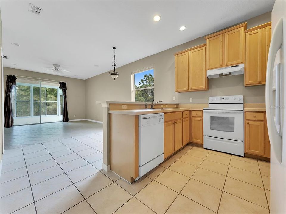 Active With Contract: $2,695 (4 beds, 2 baths, 2086 Square Feet)