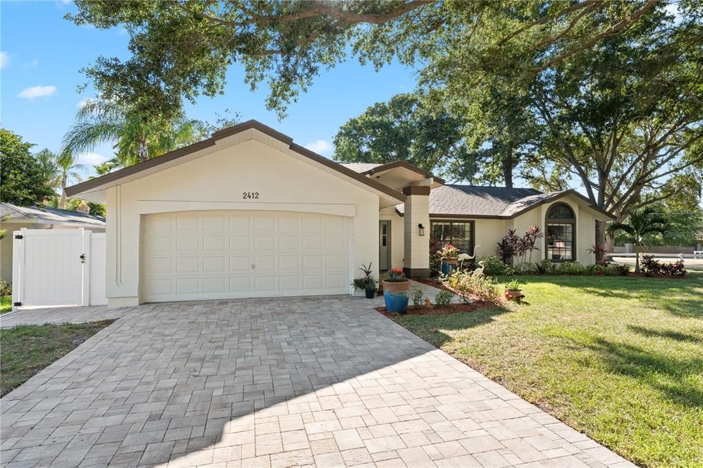 For Sale: $599,900 (3 beds, 2 baths, 1928 Square Feet)