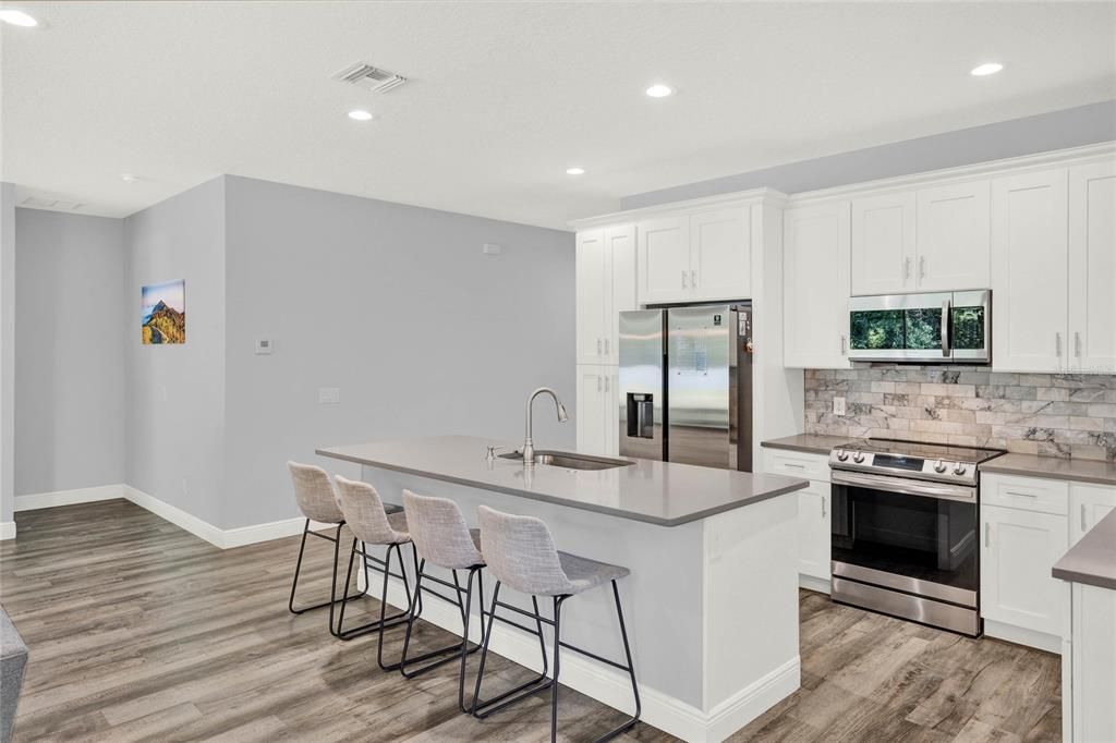 Kitchen with quartz, 42" cabinets, S/S appliances