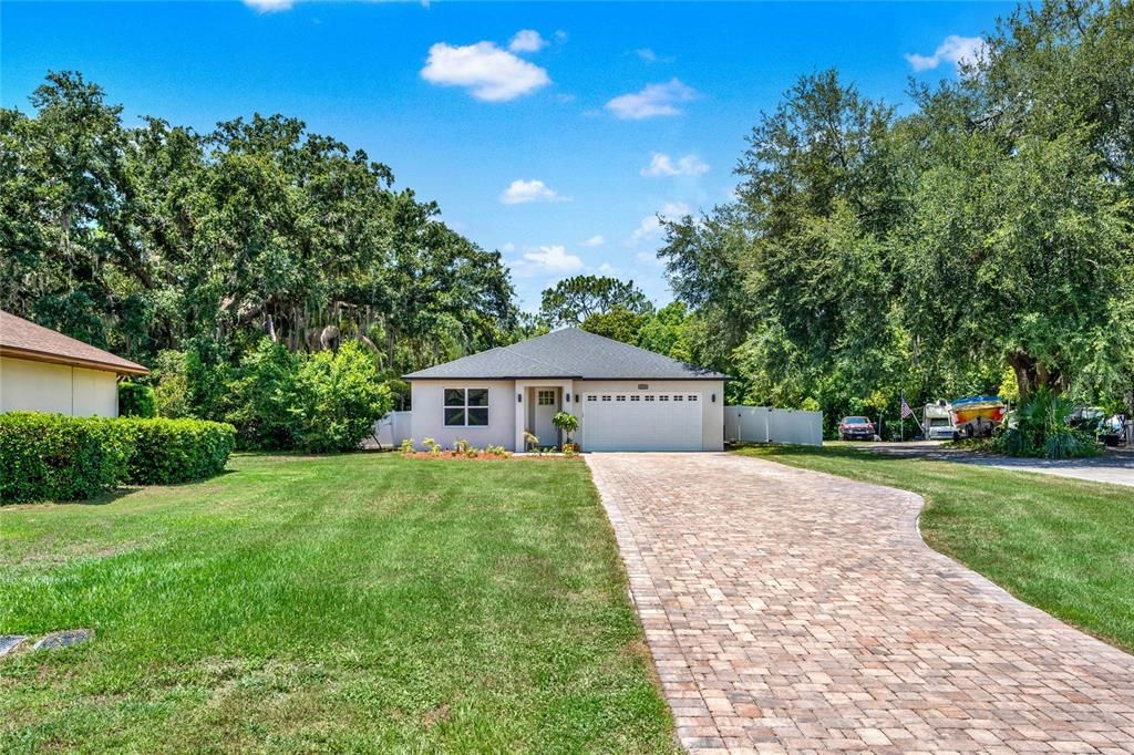 For Sale: $500,000 (4 beds, 2 baths, 2233 Square Feet)