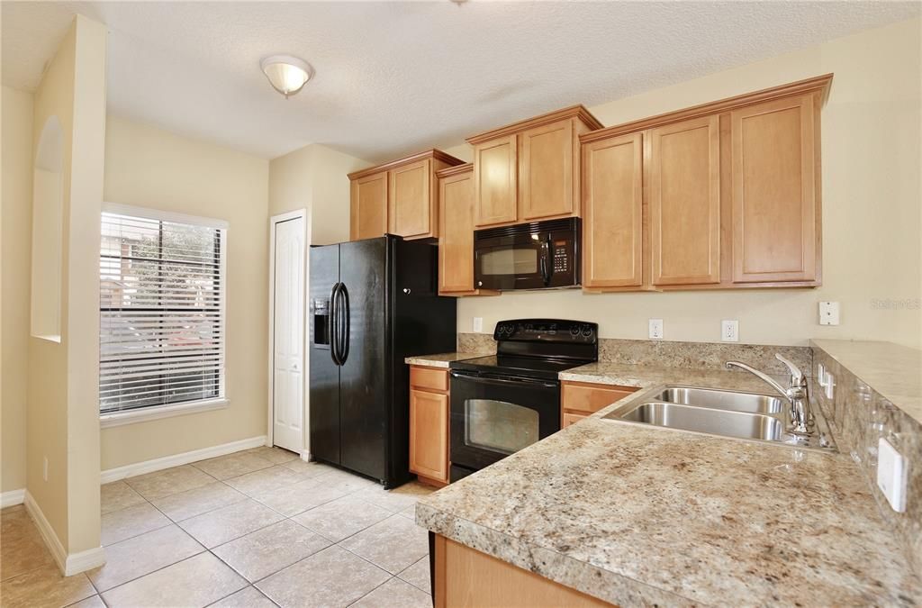 For Sale: $245,000 (2 beds, 2 baths, 1144 Square Feet)