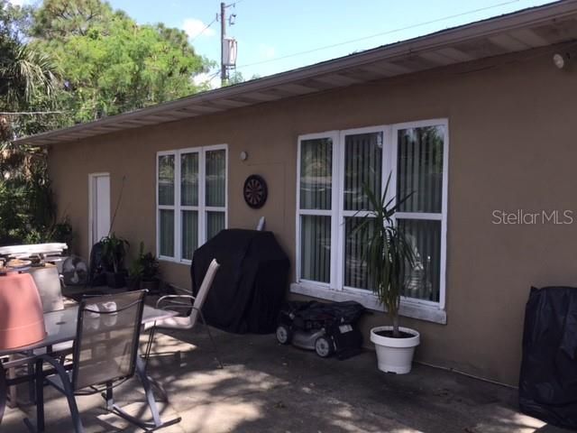 For Rent: $2,400 (3 beds, 2 baths, 1800 Square Feet)