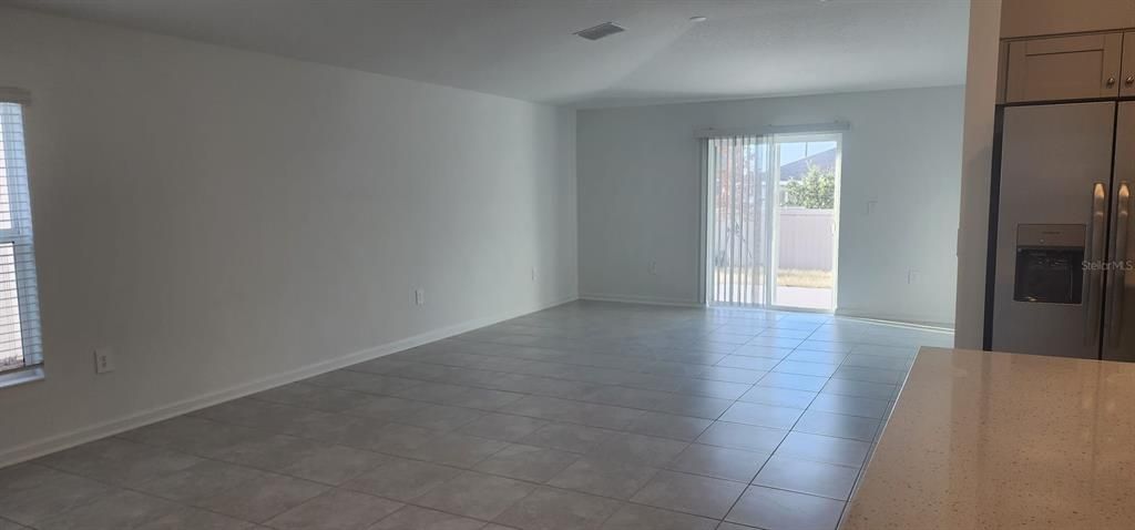 For Rent: $2,175 (4 beds, 2 baths, 1817 Square Feet)