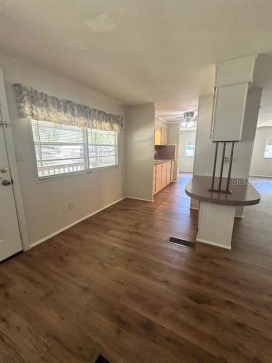 For Rent: $1,695 (3 beds, 2 baths, 1296 Square Feet)