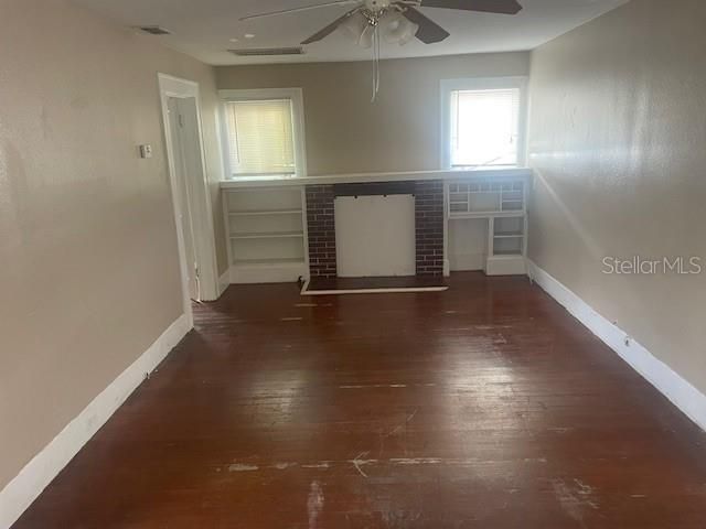 Active With Contract: $1,695 (2 beds, 1 baths, 1020 Square Feet)