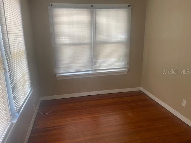 Active With Contract: $1,695 (2 beds, 1 baths, 1020 Square Feet)