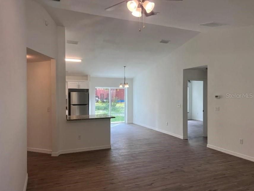 For Sale: $257,900 (3 beds, 2 baths, 1288 Square Feet)