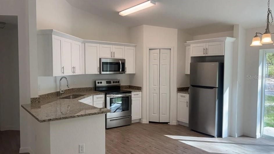 For Sale: $257,900 (3 beds, 2 baths, 1288 Square Feet)