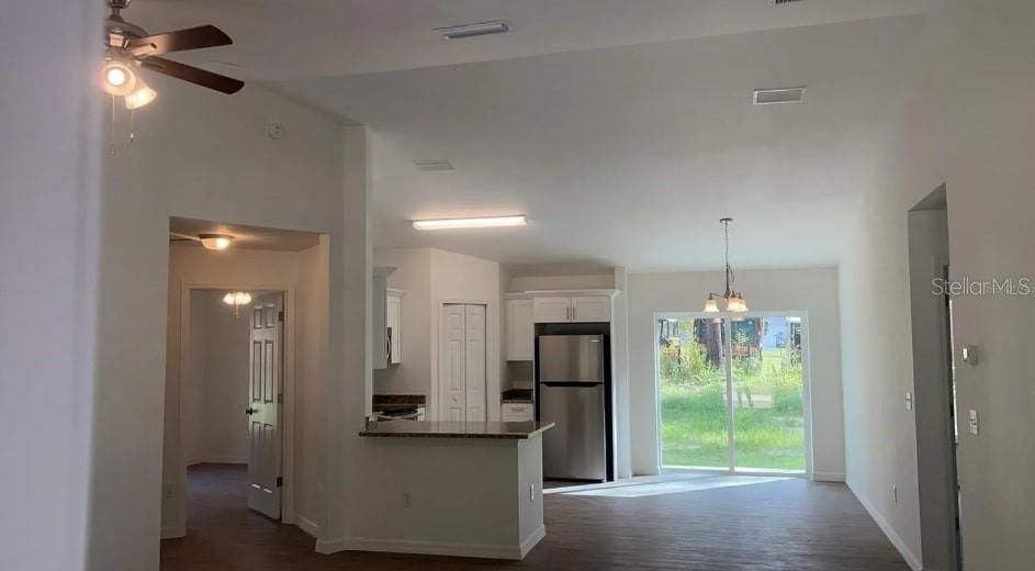 For Sale: $257,900 (3 beds, 2 baths, 1288 Square Feet)