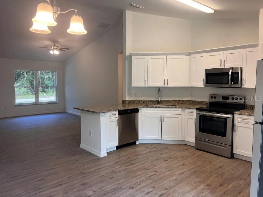 For Sale: $257,900 (3 beds, 2 baths, 1288 Square Feet)