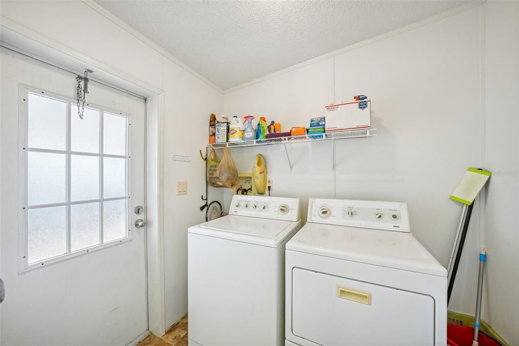 For Sale: $250,000 (3 beds, 2 baths, 1456 Square Feet)